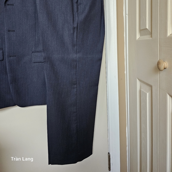 Suits - Picture 8 of 8